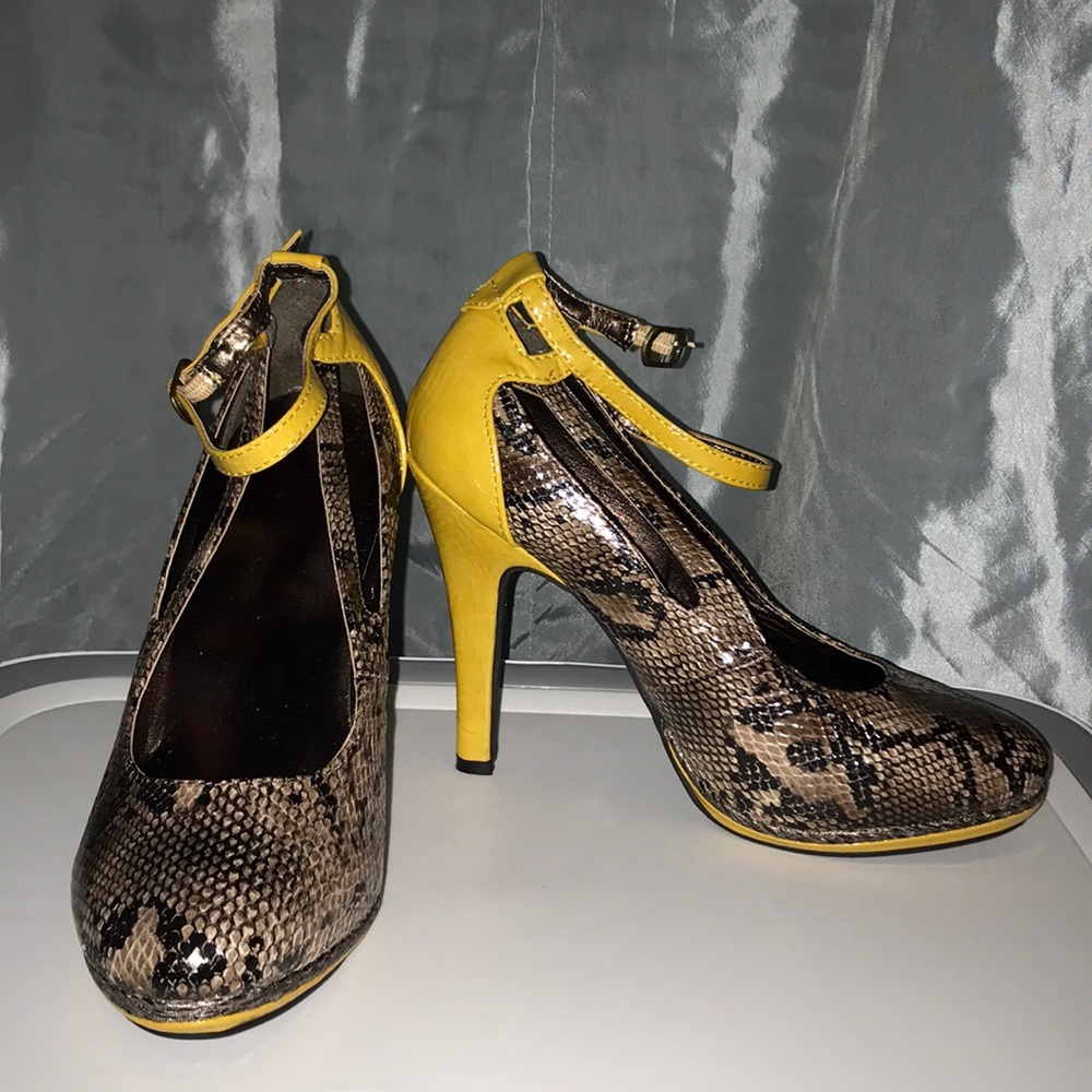 Mark. heels ‼️NEW‼️